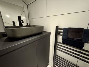 Main Shower Room- click for photo gallery
